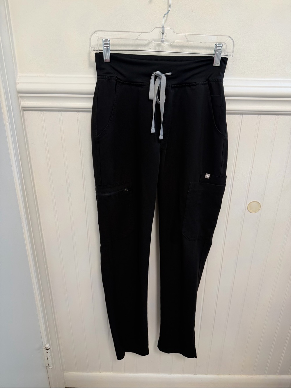 Figs Straight Leg Scrub Pants in Black with Gray Drawstring